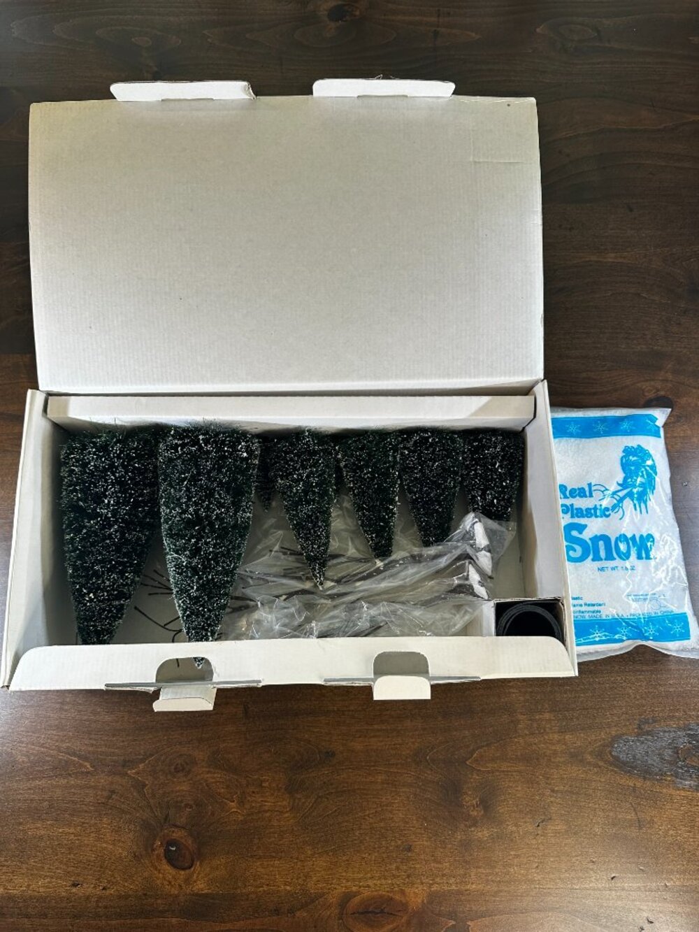 Dept 56 "Village Landscape 14-Piece Accessory Set" 52590 - Retired - NEW
